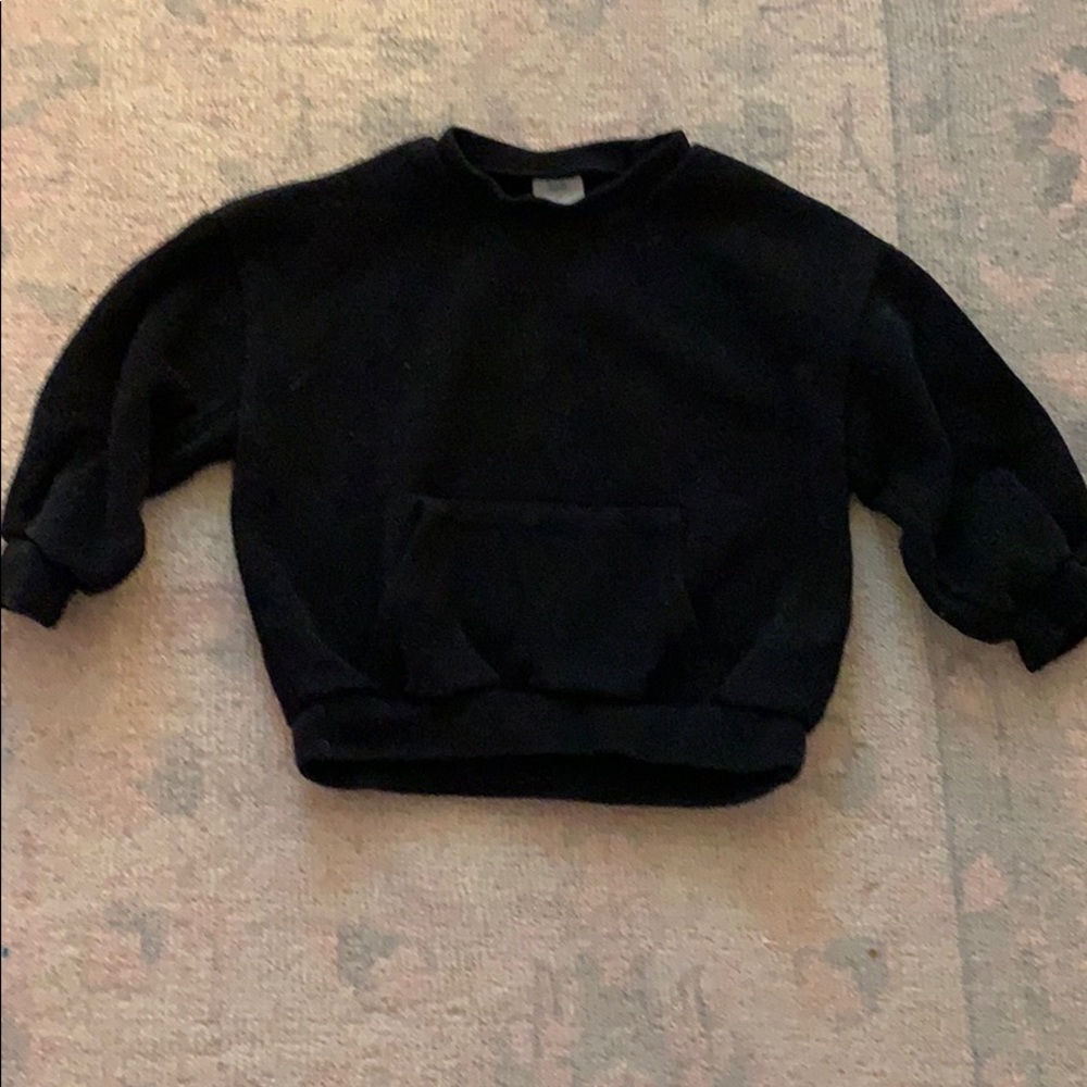 Toddler black sweatshirt with front pocket. 3T